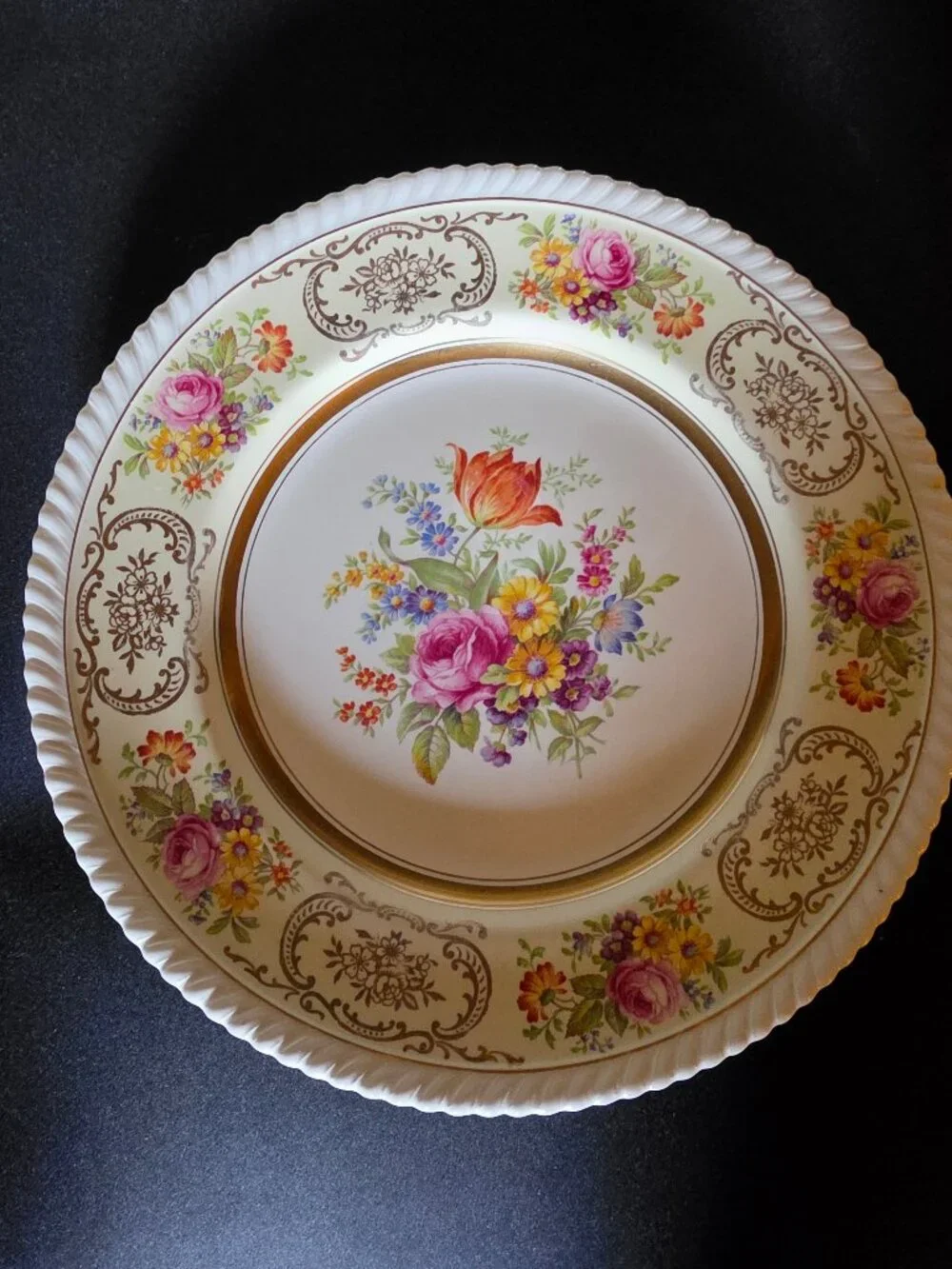 JOHNSON BROS BELFORD OLD ENGLISH~FLOWERS~GOLD~DINNER PLATE